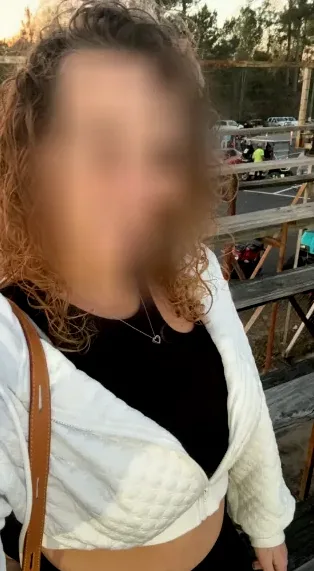 Andrea, 30
