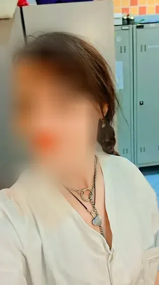 Anne, 32