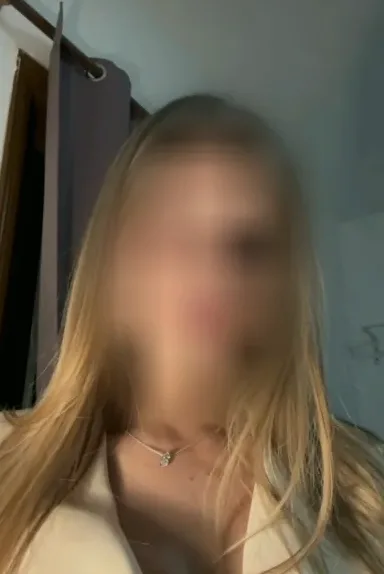 Clara, 22