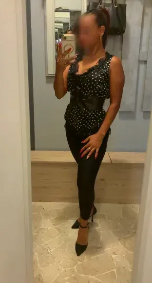 Emilie, 36